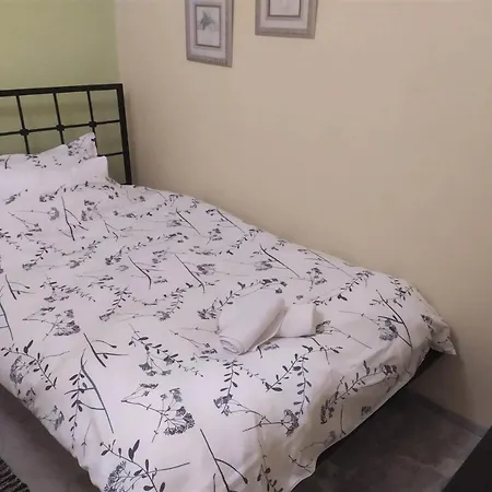 Apartment Comfortable Central By A Park