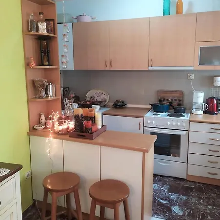 Apartment Comfortable Central By A Park Larissa