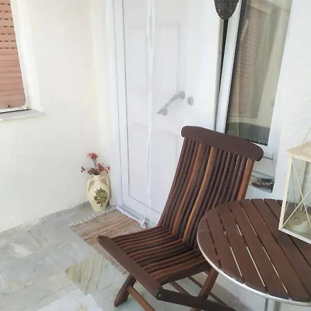 Comfortable Central By A Park Apartment *