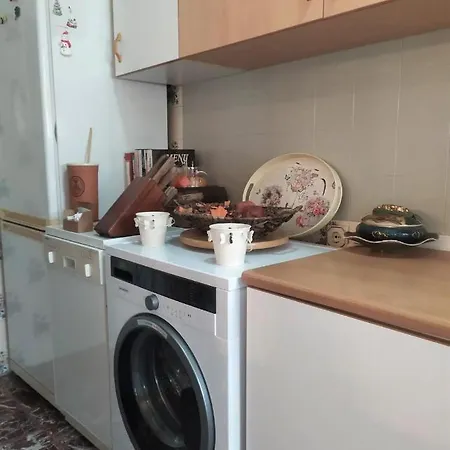 Comfortable Central By A Park Apartment