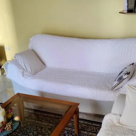 Comfortable Central By A Park Apartment