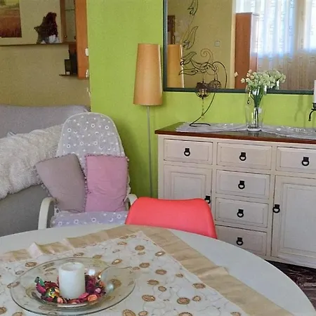 Comfortable Central By A Park Apartment *