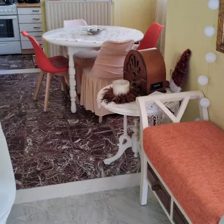 Apartment Comfortable Central By A Park Larissa