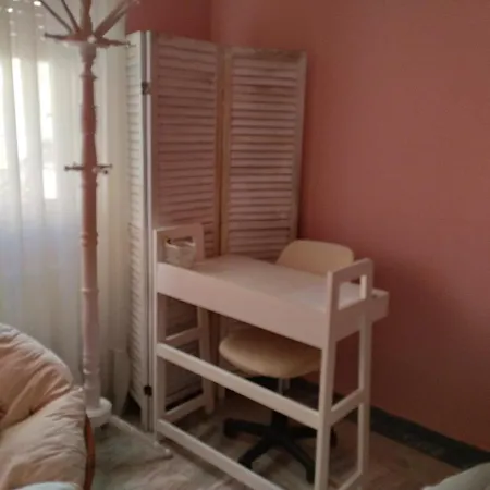 Comfortable Central By A Park Apartment