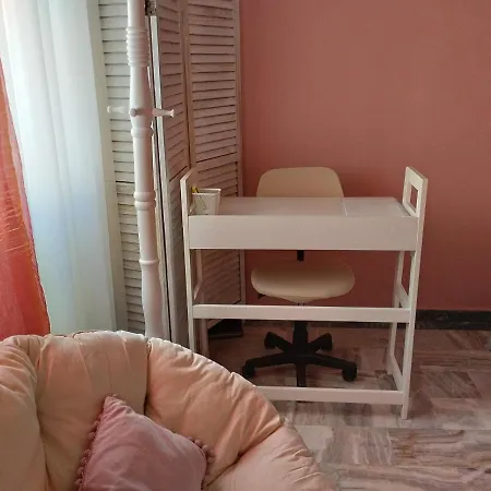 Comfortable Central By A Park 아파트